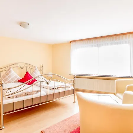 Hotel- Restaurant Zum Hirsch Großenlüder Esterno foto